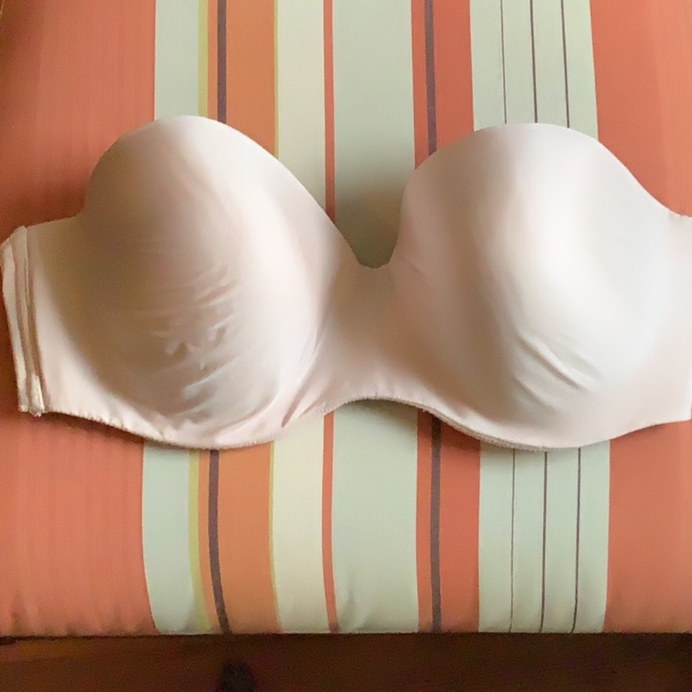 Chantelle strapless bra padded. 36DD has rubber on back straps to help hold up